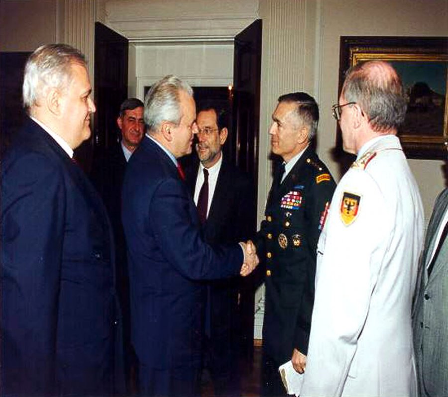 Gjenerali amerikan Clark kujton arsyetimin e Milosheviqit për gjenocidin në Srebrenicë