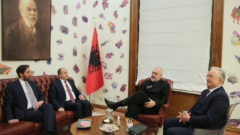 Kandidati i PDK-së Enver Hoxhaj e nis ‘fushatën’ nga Tirana me Edi Ramën