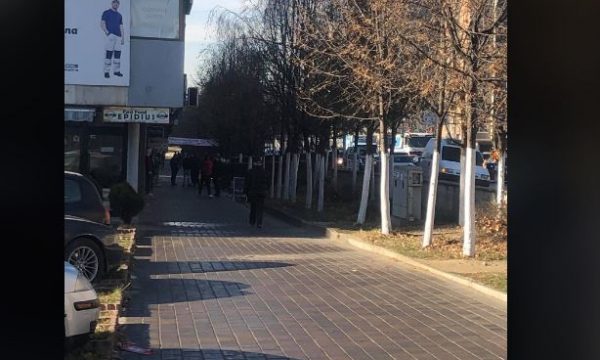 Grabitje e armatosur te “Bill Klintoni” në Prishtinë, merret një shumë parash në një lokal!