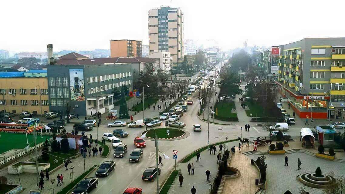 Gjilanasi acarohet me shqiptimin e gjobës, nis veturën vrullshëm duke i rrezikuar zyrtarët policorë
