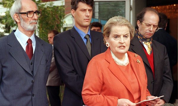 Në Serbi frikësohen nga përfshirja e mundshme e Albright në dialogun Kosovë-Serbi