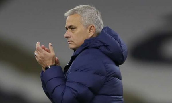 Klopp lavdëron Mourinhon: I ka kthyer ata në një skuadër të rezultateve