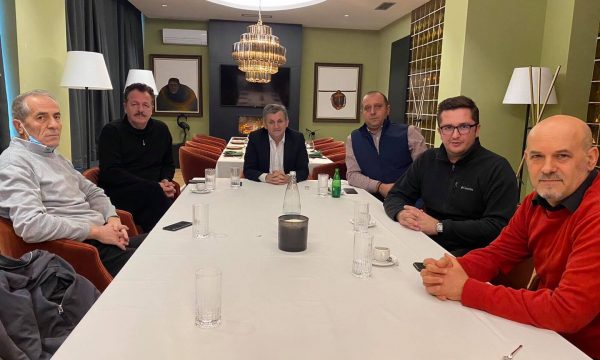 Mobilizohet LDK-ja në Prishtinë, kjo është arsyeja e takimit të krerëve të nëndegëve