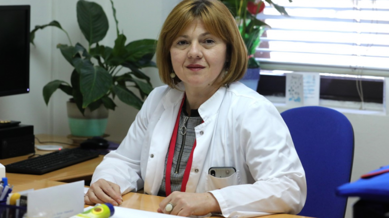 Mjekja e njohur kërkon nga të rinjtë të mos festojnë Vitin e Ri, të ruajnë shëndetin e prindërve
