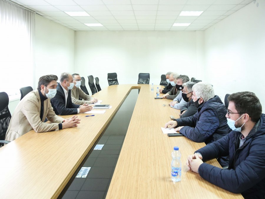 Sindikatat bëhen pjesë e fushatës së partive politike në vend