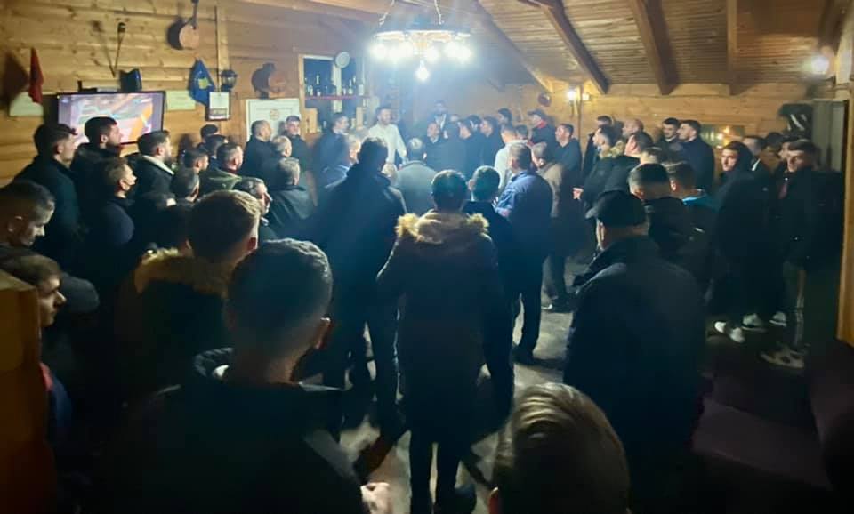 Partitë nuk zbatojnë masat kundër Covid në tubimet e mbyllura