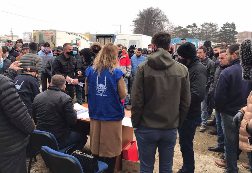 Komuna e Vushtrrisë ndanë 63 krerë lopë për persona me asistencë sociale