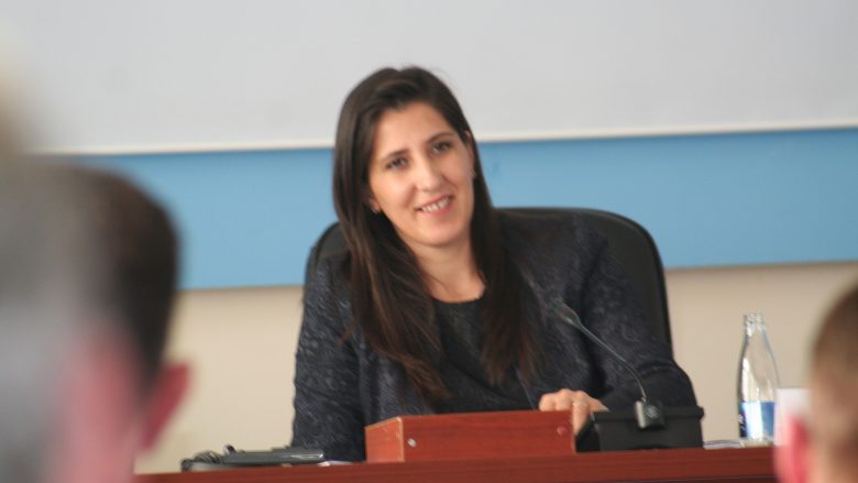 Deputetja Hajnuni thotë se Vjosa Osmani është ‘markë’ e LDK-së, nuk mund të mbijetojë jashtë saj
