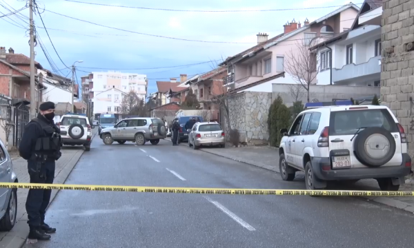 Flet vëllai i dorasit që vrau babain në Prizren: Njoftuam policinë para 3 dite, vetëm erdhen e qortuan si të ishte 2 vjeçar