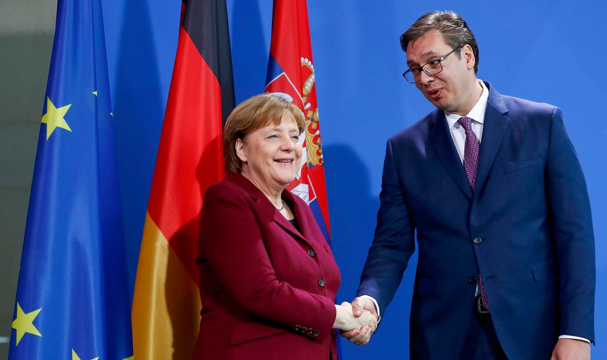 Merkel bisedon me Vuçiq, temë edhe dialogu Kosovë-Serbi