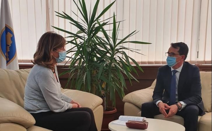 Verifikimi i kandidatëve në zgjedhje: Kryetarja e KQZ-së takon kryesuesin e KGjK-së