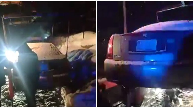 Policia largon veturat që bllokuan rrugën në Bogë