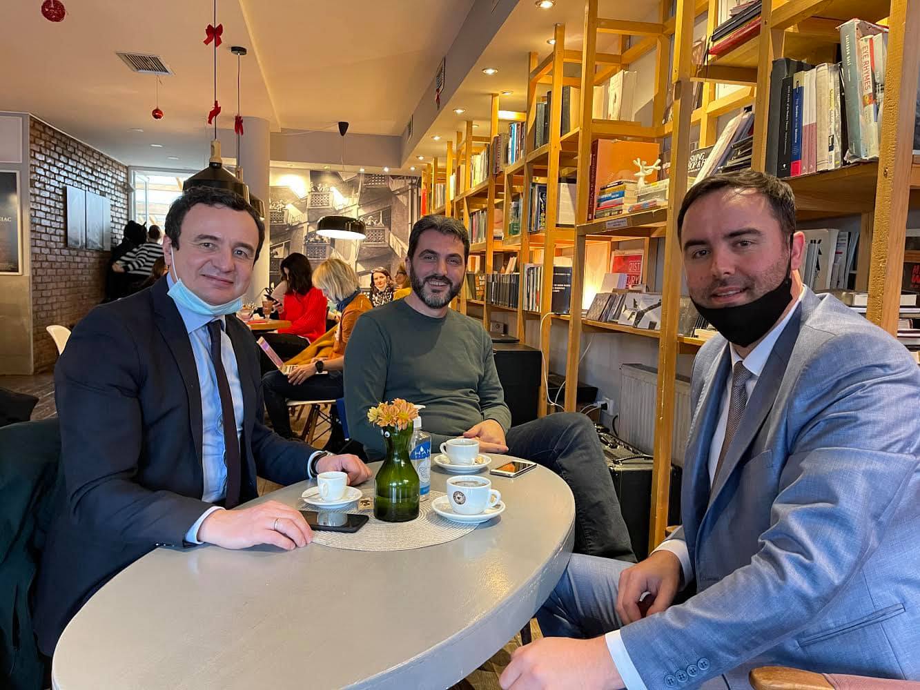 Profesori universitar, Ardian Gola i bashkohet Vetëvendosjes