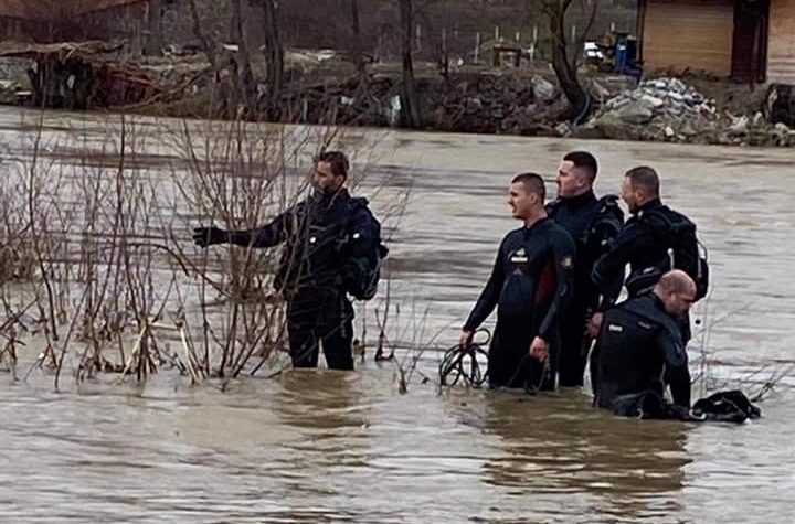 Një ekip i ri nis kërkimet për ta gjetur burrin që u hodh nga “Ura e Fshejtë”