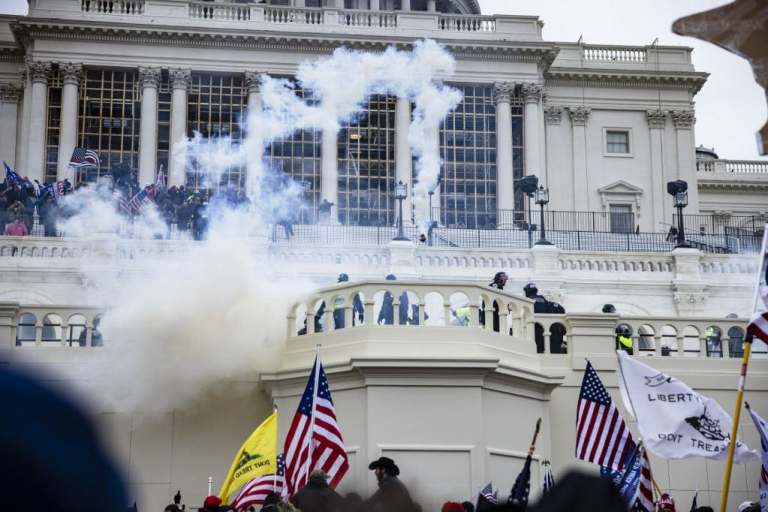 Thellohet tragjedia në SHBA, shkon në 5 numri i viktimave pas protestave në Kongres, humb jetën një polic