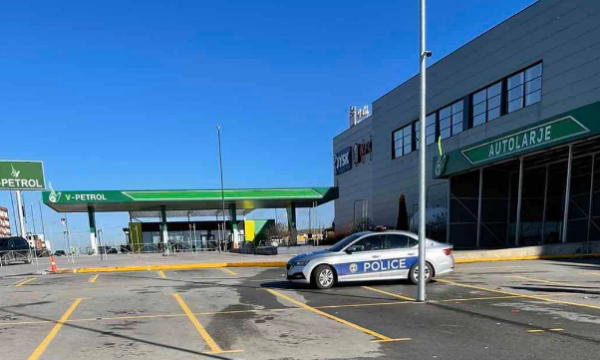 Policia dhe inspektorët ndërhyjn te parkingu i “Albi Mall”