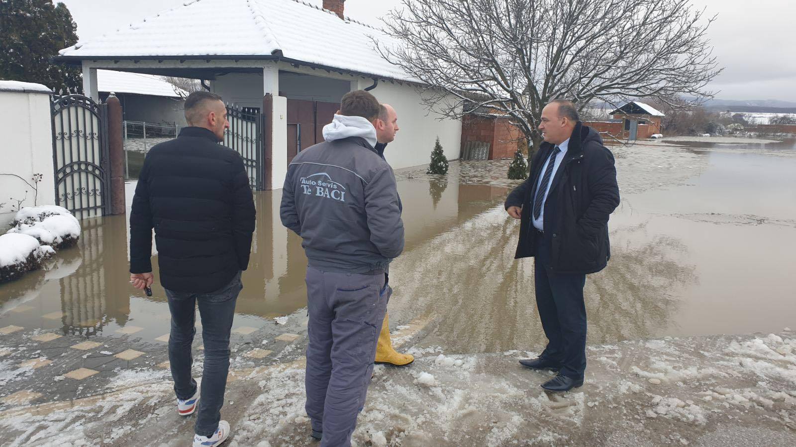 Bulliqi viziton zonat e prekura nga vërshimet​