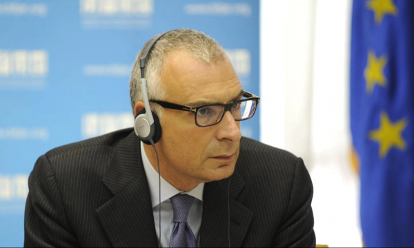 Sannino: Turbulencat politike në Kosovë nuk i kanë ndihmuar dialogut me Serbinë