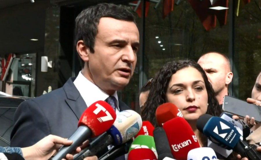 Albin Kurti e Vjosa Osmani në konferencë të jashtëzakonshme për media