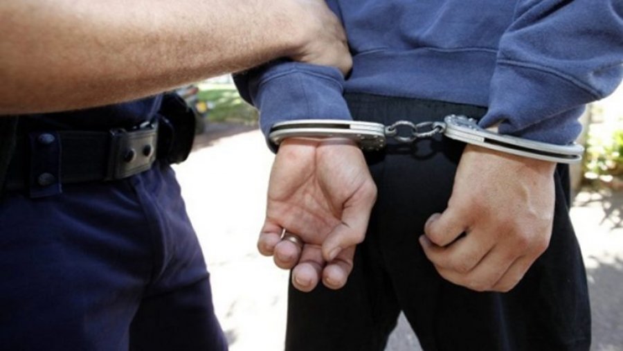 Pesë persona arrestohen në Batllavë për gjuajtje me armë