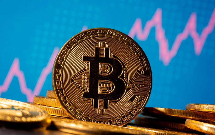 Bitcoin thyen edhe një rekord tjetër