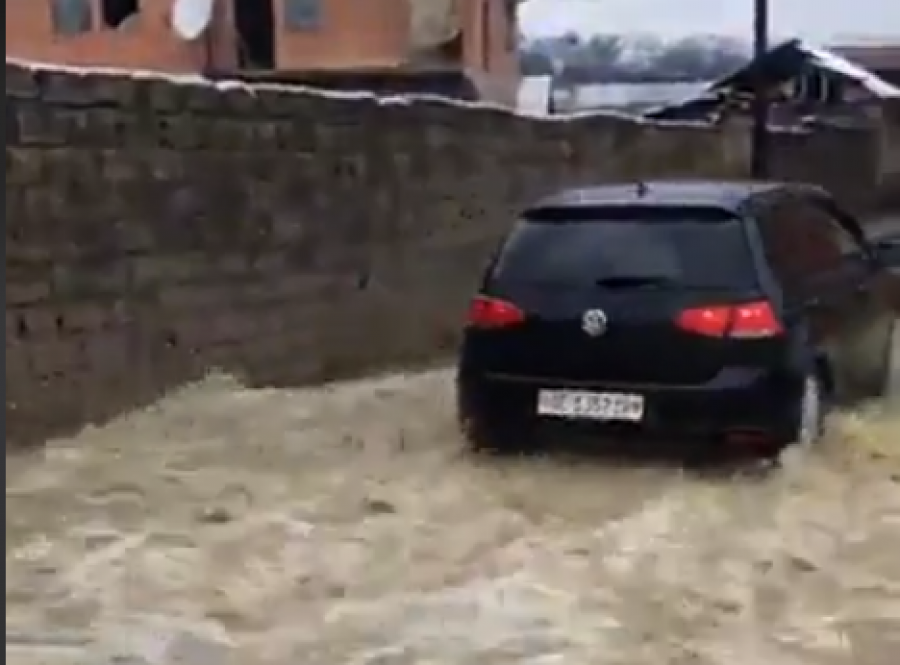 Vërshime në Rahovec, bllokohen disa rrugë