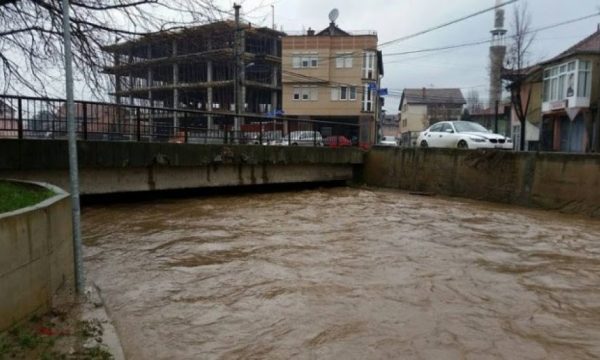 Pas vërshimeve, Komuna e Vushtrisë shpall gjendje të emergjencës civile