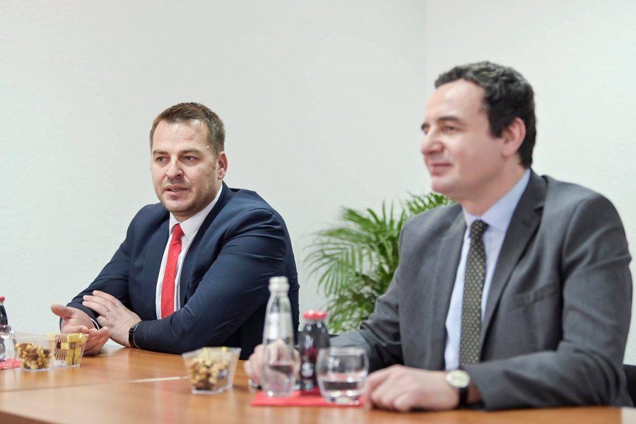 Profesori Armend Muja aderon në VV