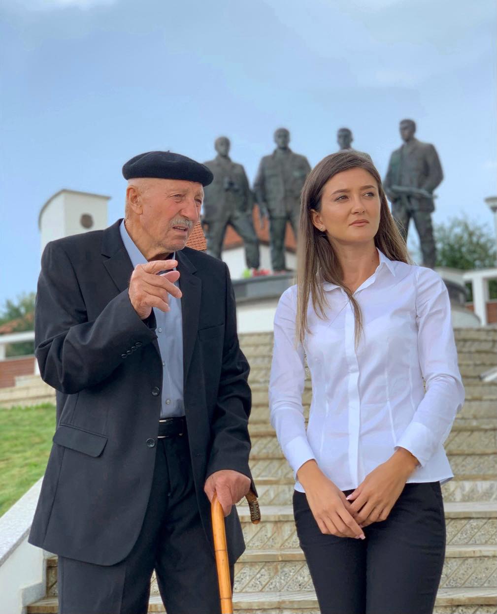 Floretë Zejnullahu publikon foton me gjyshin e saj