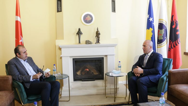Haradinaj takon ambasadorin turk në Prishtinë