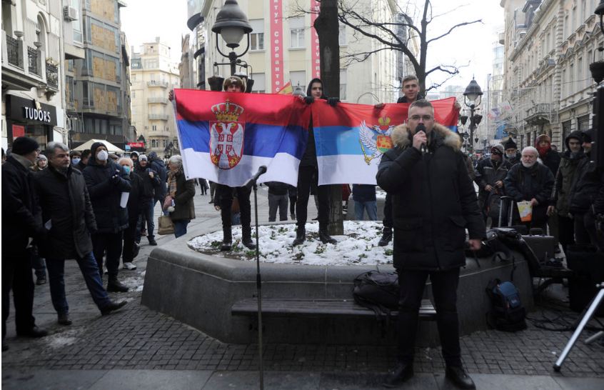 Serbët me protestë kërkojnë largimin e kreut të Akademisë që tha se Kosova s’është e Serbisë