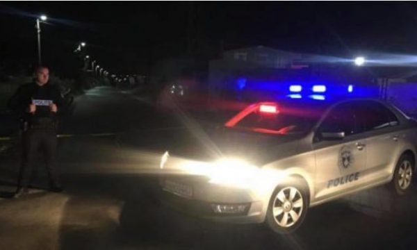 Në mesnatë, Policia ndalon një veturë Smart në Prishtinë, gjen një revole dhe fishek