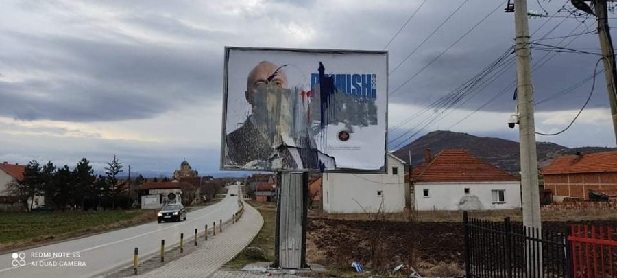 Dëmtohen posterët e Haradinajt në Partesh e Kllokot