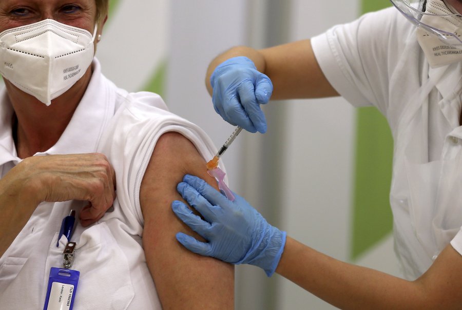 Mjekët që u vaksinuan në Kukës, do ta marrin dozën e dytë në 1 Tetori