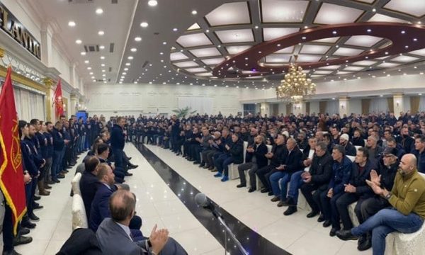 Hoxhaj takon qindra veteranë të UÇK-së, thotë se PDK do të jetë fituese