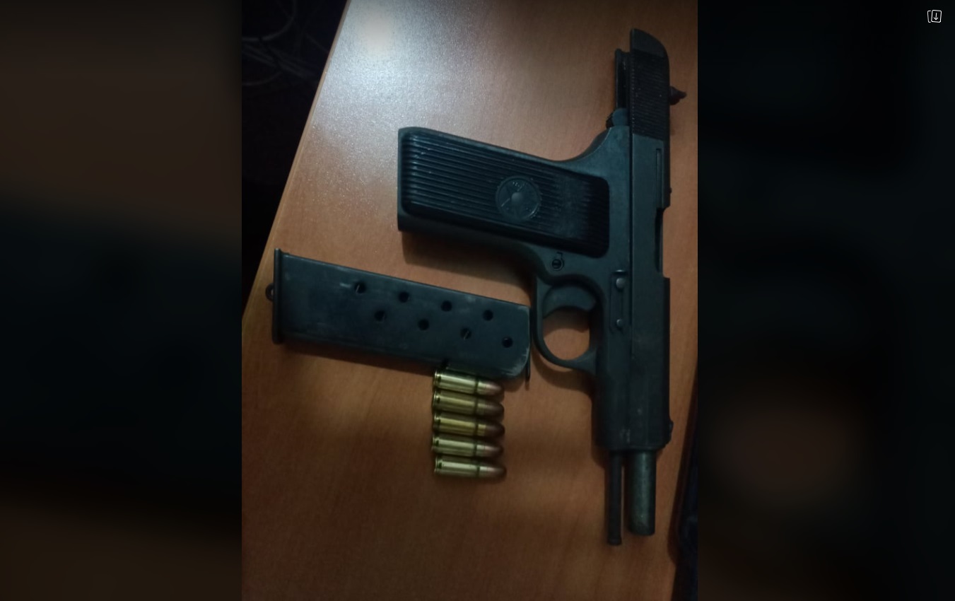 Sekuestrohet një revole – arrestohet i dyshuari për dhunë në familje