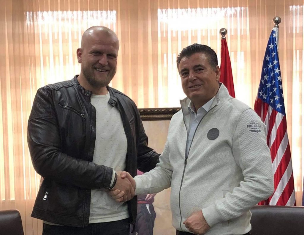 Personi që shkaktoi incident në tubimin e VV-së në Mitrovicë i shkon në zyrë Agim Bahtirit