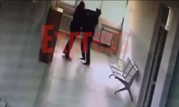 Video kur Shpejtim Bulliqi sulmon fizikisht qytetarin në ambulancë