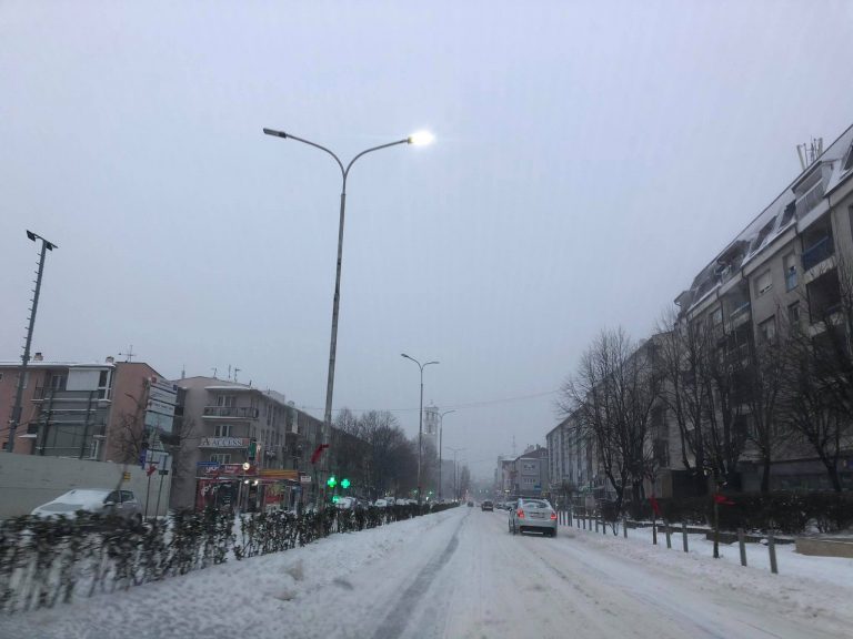 Rrugët e Prishtinës të bllokuara, ankohen qytetarët