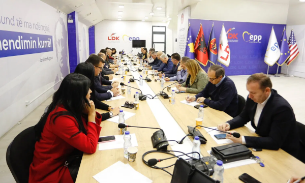Rugova përmend tre emra për kryetar të LDK-së