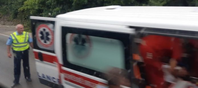 Aksident mes dy automjeteve në rrugën Prishtinë-Pejë