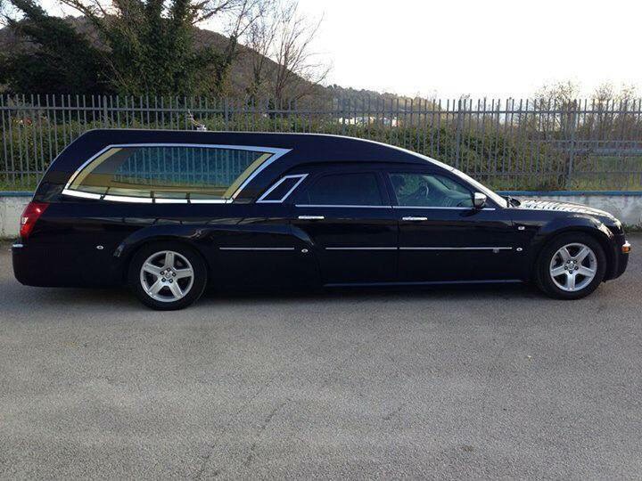 Vidhet vetura për bartjen e kufomave në Pejë