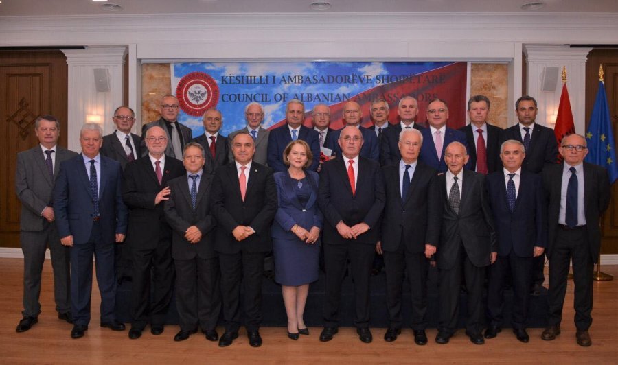 Këshilli i Ambasadorëve të Shqipërisë uron Vetëvendosjen, ka një kërkesë për opozitën e re në Kosovë
