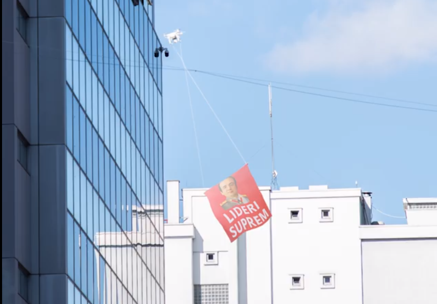 “Lideri Suprem”, PSD i lëshon dron Kurtit gjersa po mbante fjalim në Prishtinë