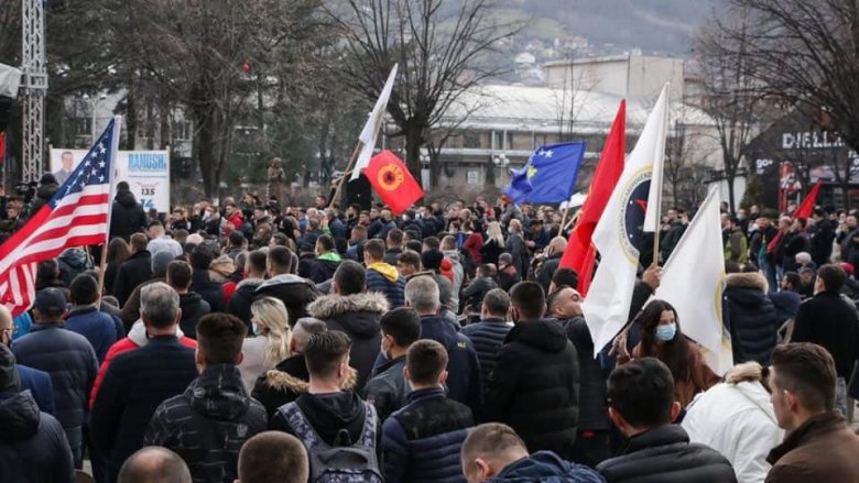 AAK dhe Haradinaj ‘bllokojnë’ sheshin e Pejës