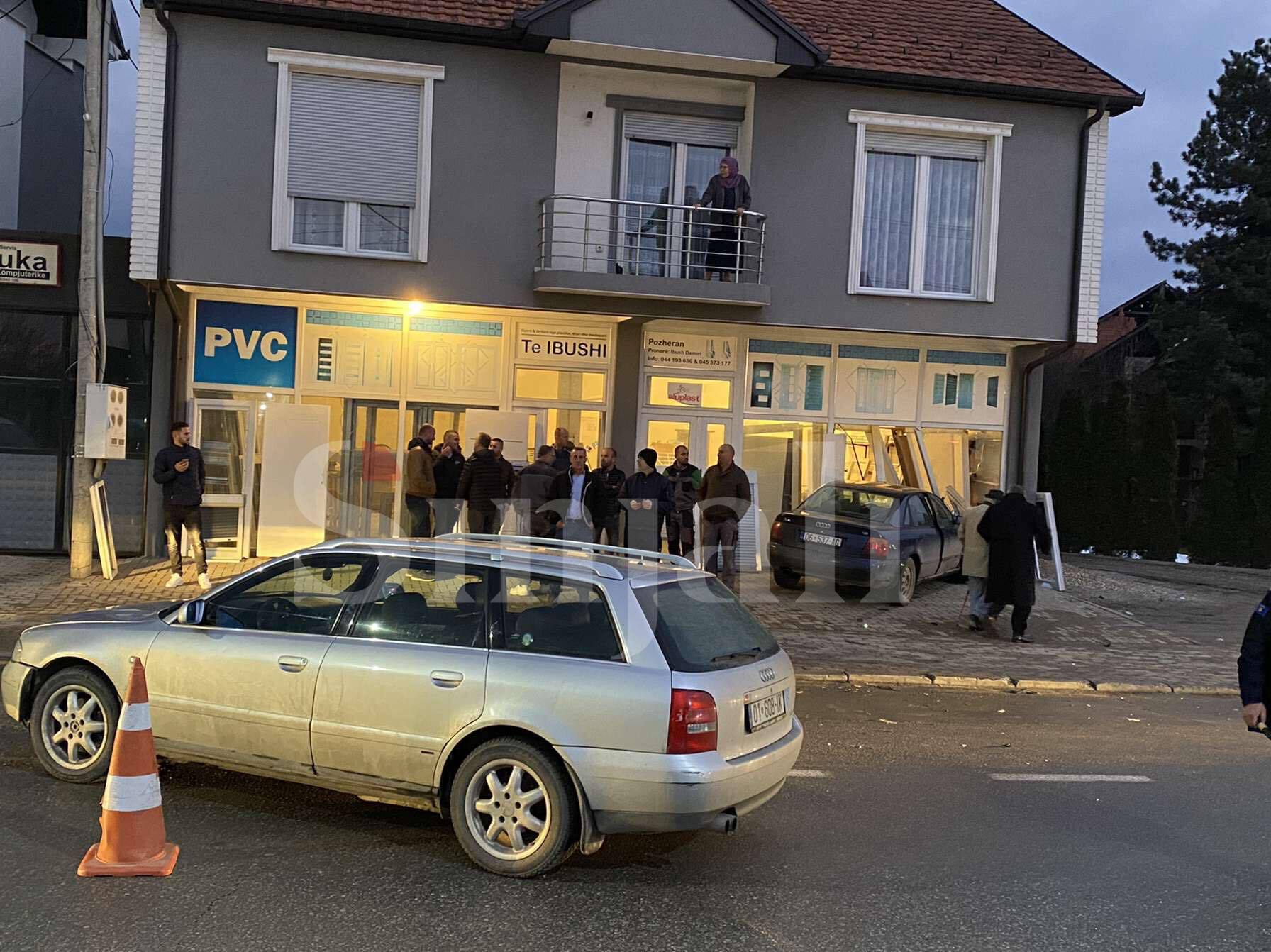 Aksident mes dy automjeteve në Viti