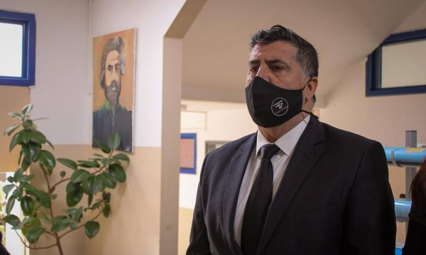 Haziri u kërkon qytetarëve të testohen për Covid-19