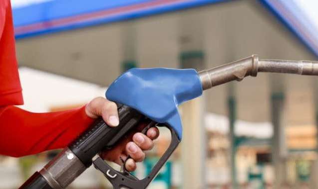 Persona të armatosur grabisin një pompë të derivateve në Pejë