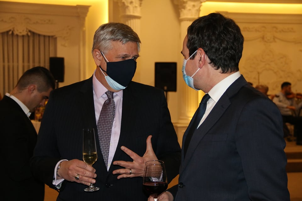 Ceremonia e pavarësisë bën bashkë liderët partiakë