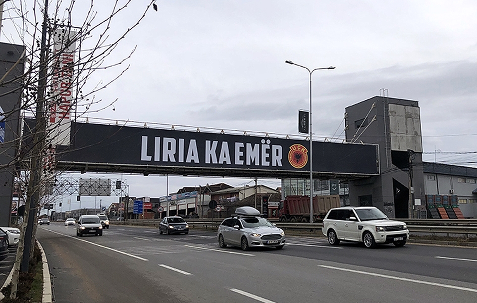 Në Çagllavicë u vendos bilbordi “Liria ka emër – UÇK”